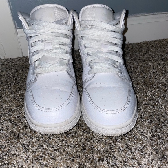 TRIPLE WHITE JORDAN 1 GS - Picture 2 of 5